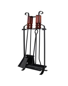 Set composto da 4 utensili con manici in legno più contenitore, in ferro battuto 
verniciato a polvere. Dimensione cm. 27xH